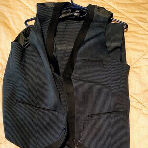 H&M 2 piece suit vest set EU navy black white pinstripe chained men's size 42r